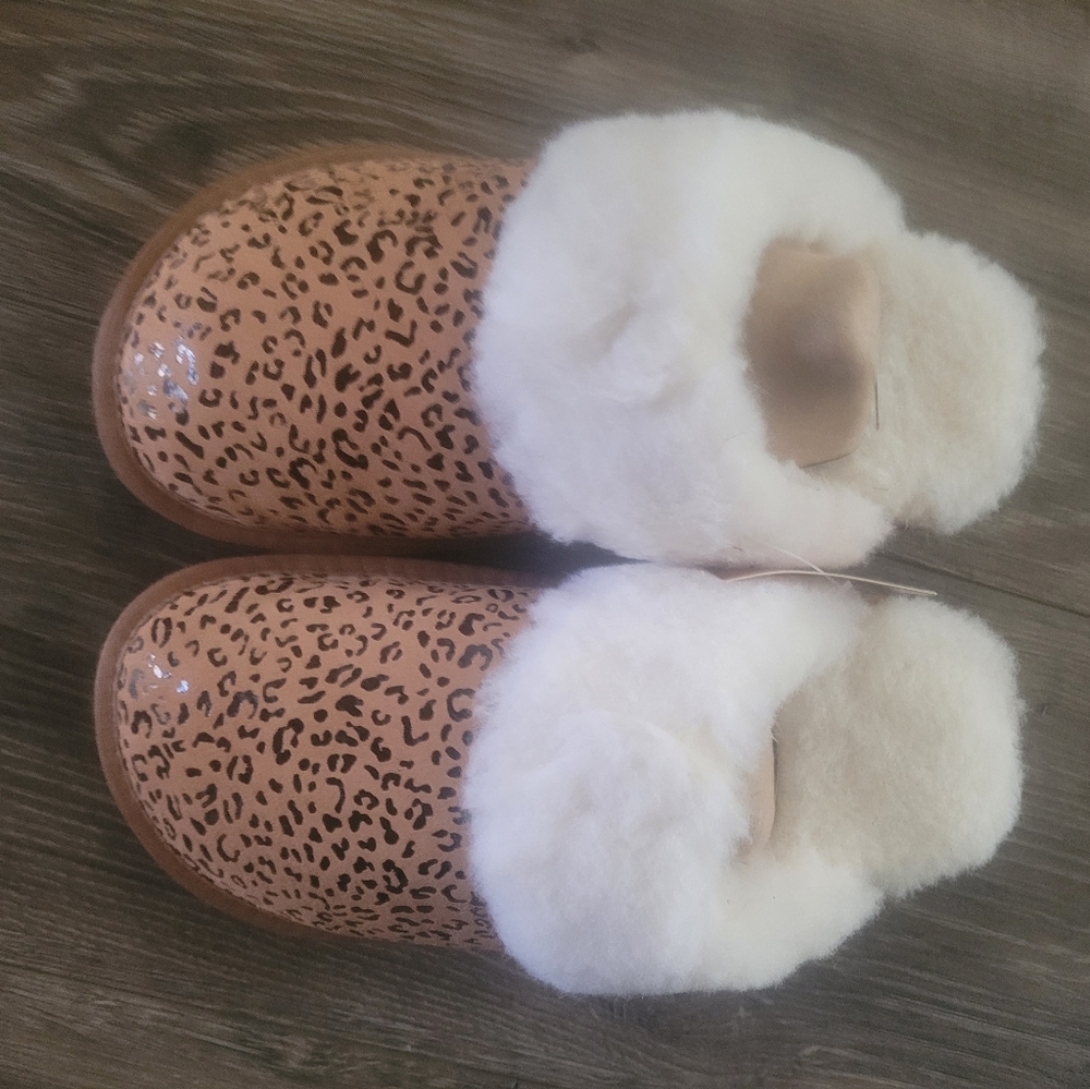 NWT Emu Ridge leopard slippers size 8